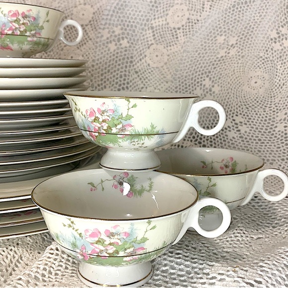 THEODORE HAVILAND (New York) -                 Apple Blossom 20 Piece Estate Set